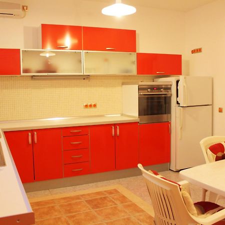 Apartments And Rooms Villa Mir Затон Екстериор снимка