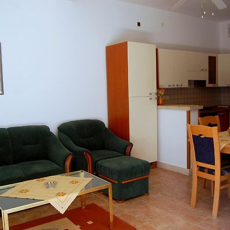 Apartments And Rooms Villa Mir Затон Стая снимка