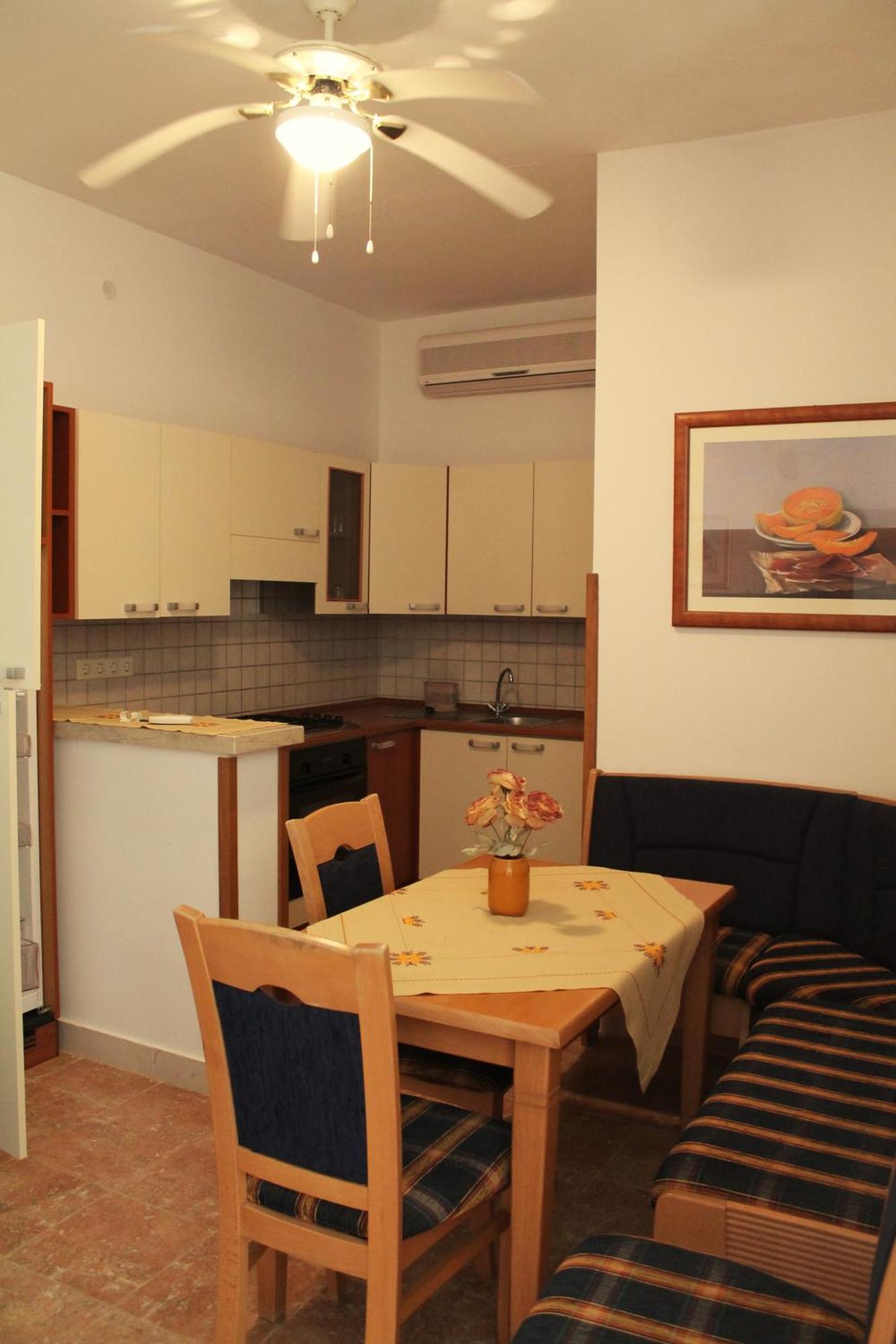 Apartments And Rooms Villa Mir Затон Екстериор снимка