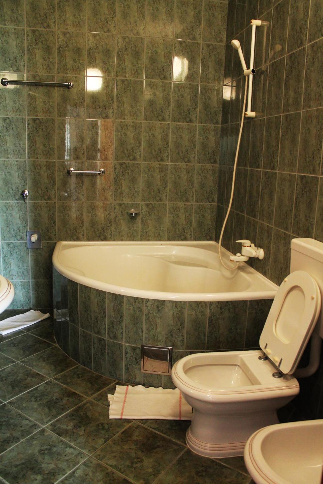 Apartments And Rooms Villa Mir Затон Екстериор снимка