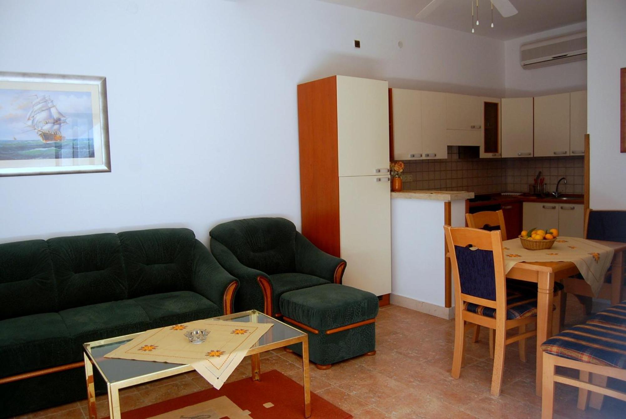 Apartments And Rooms Villa Mir Затон Стая снимка