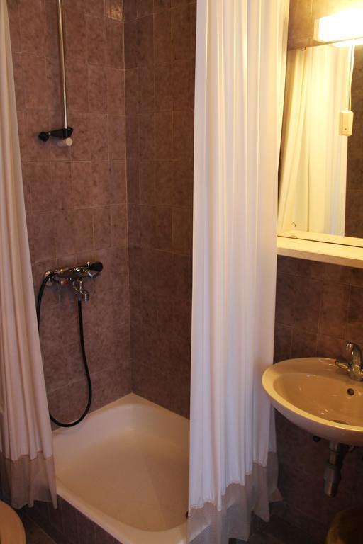 Apartments And Rooms Villa Mir Затон Екстериор снимка