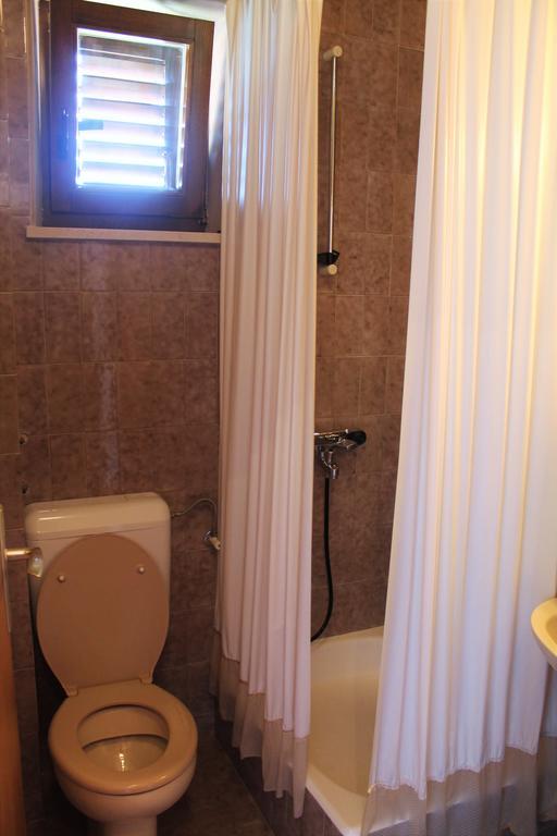 Apartments And Rooms Villa Mir Затон Екстериор снимка