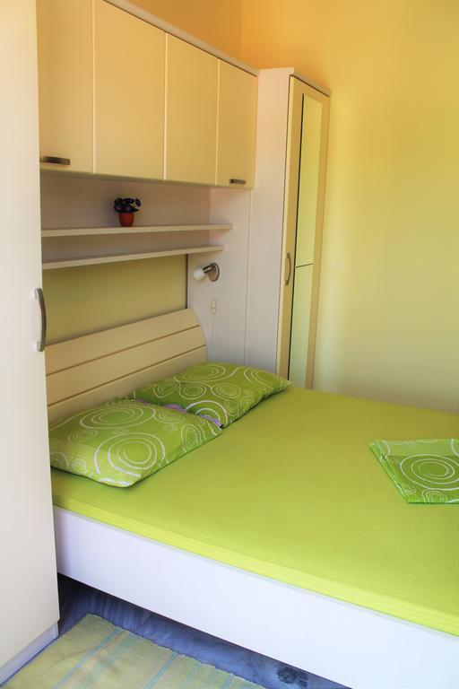 Apartments And Rooms Villa Mir Затон Екстериор снимка
