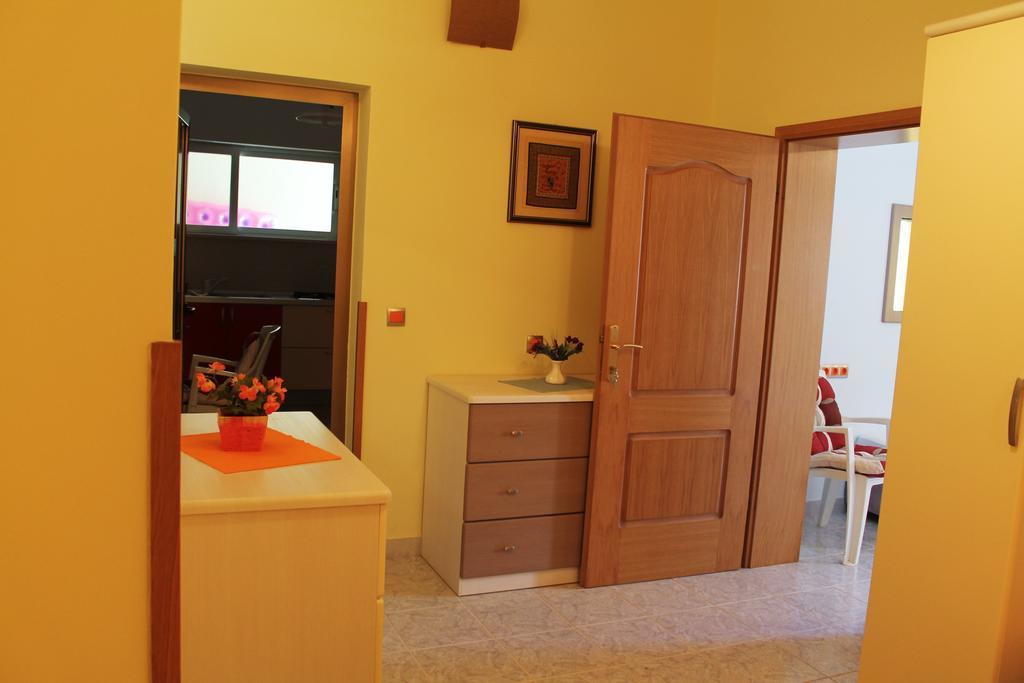 Apartments And Rooms Villa Mir Затон Екстериор снимка