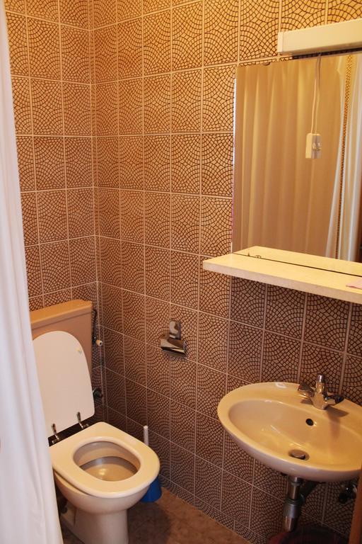 Apartments And Rooms Villa Mir Затон Екстериор снимка