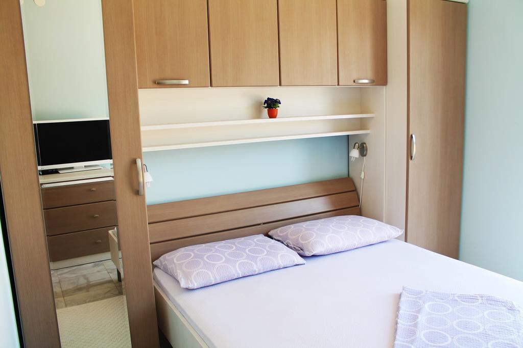 Apartments And Rooms Villa Mir Затон Екстериор снимка