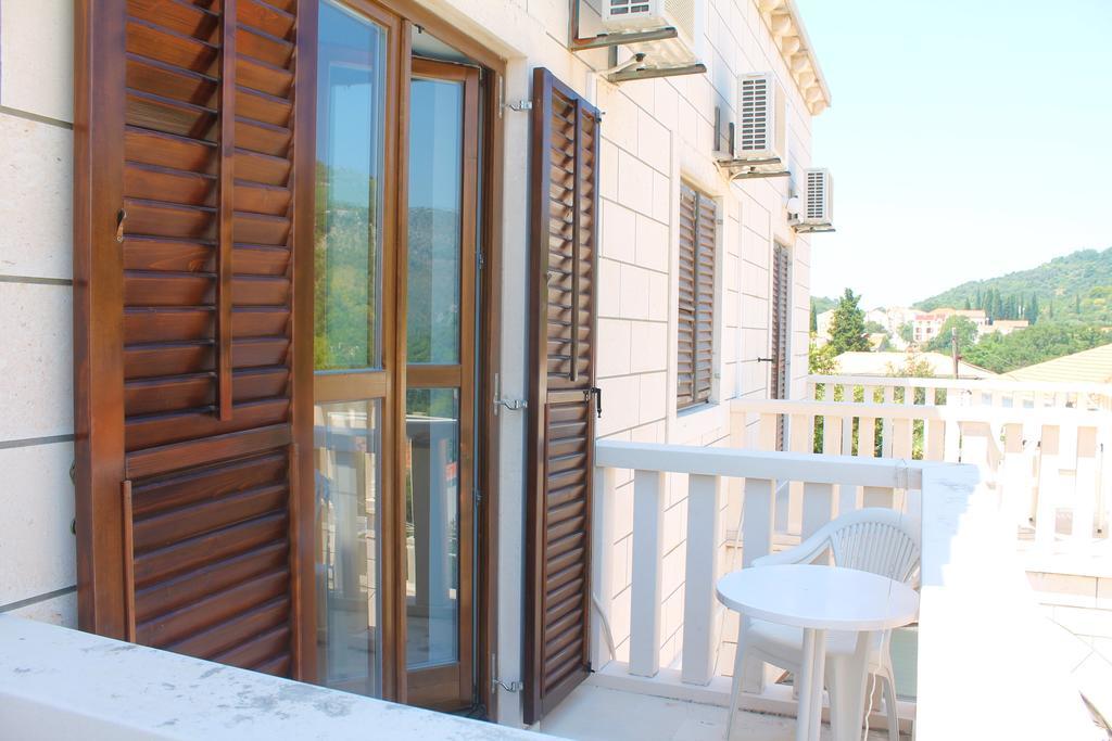Apartments And Rooms Villa Mir Затон Екстериор снимка