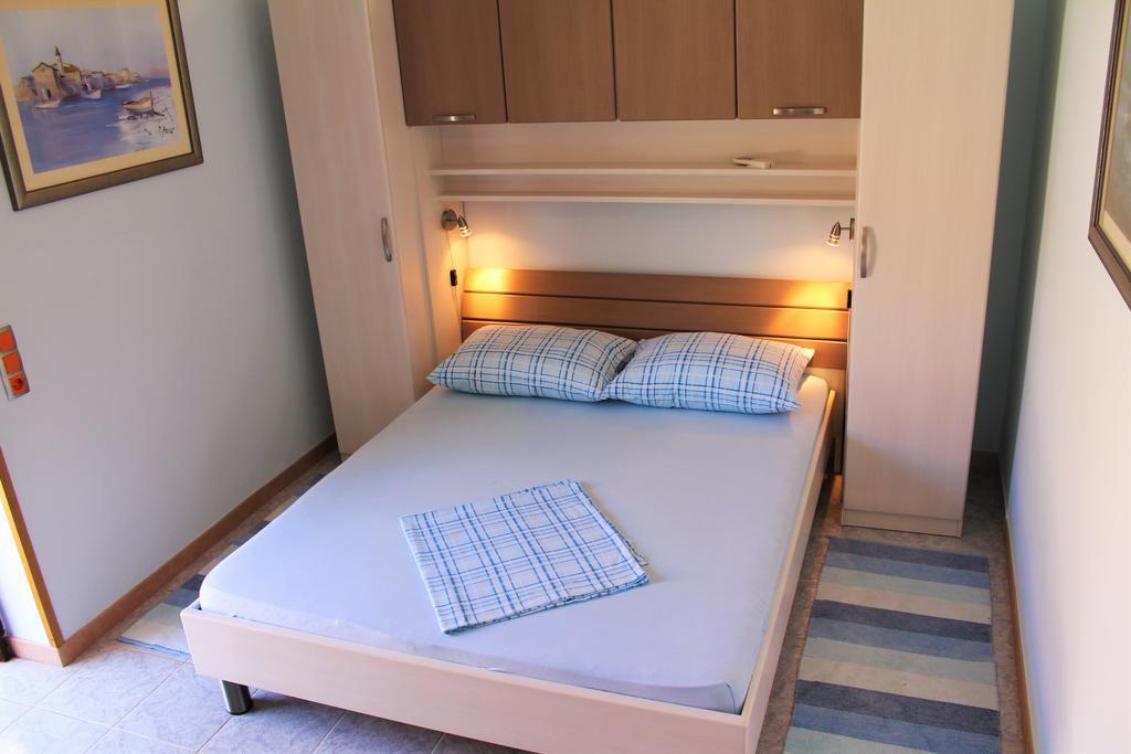 Apartments And Rooms Villa Mir Затон Екстериор снимка