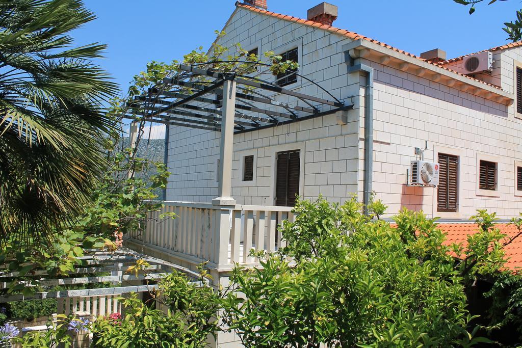 Apartments And Rooms Villa Mir Затон Екстериор снимка
