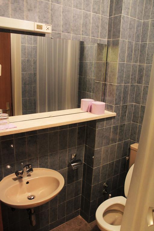 Apartments And Rooms Villa Mir Затон Екстериор снимка