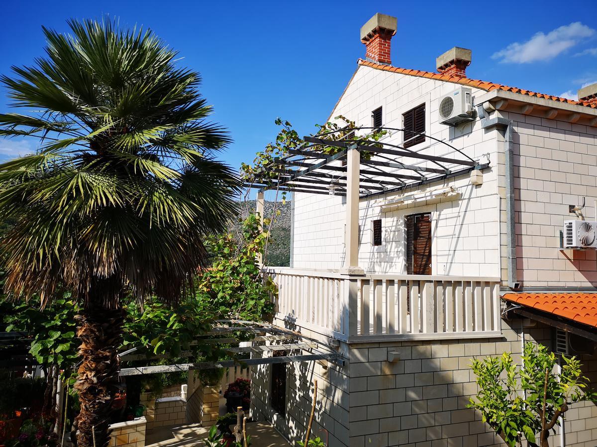 Apartments And Rooms Villa Mir Затон Екстериор снимка