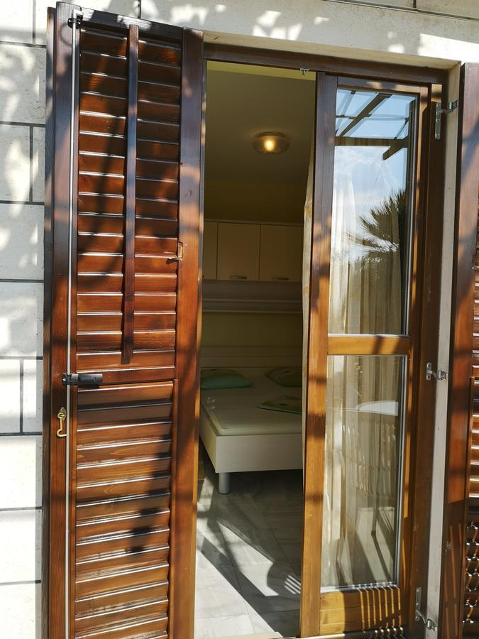 Apartments And Rooms Villa Mir Затон Екстериор снимка