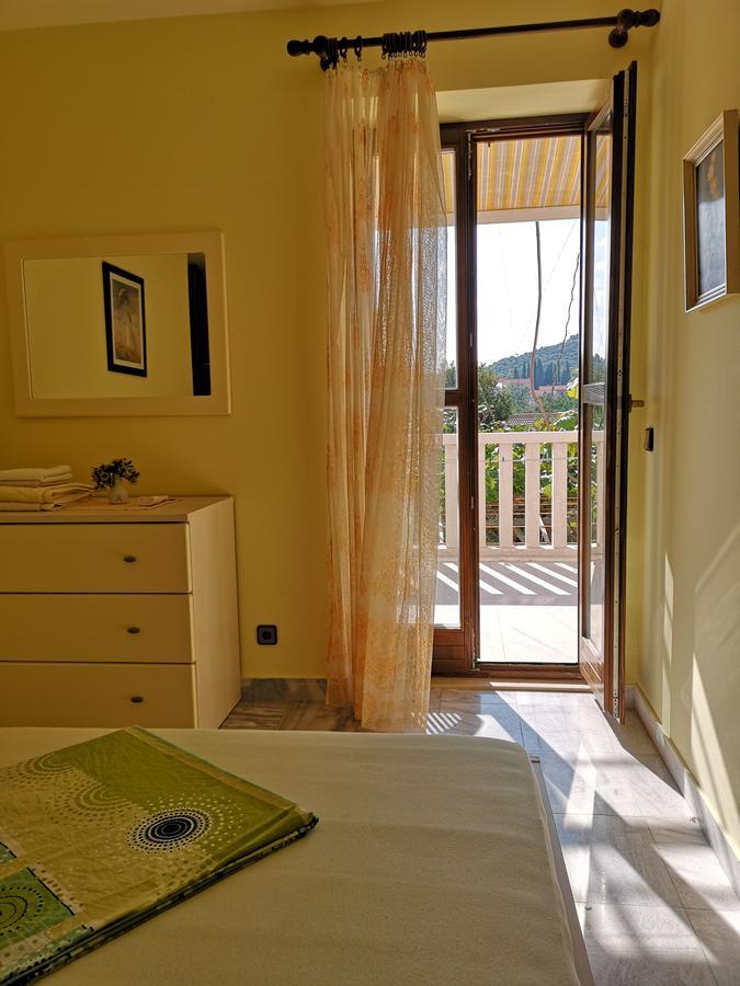 Apartments And Rooms Villa Mir Затон Екстериор снимка