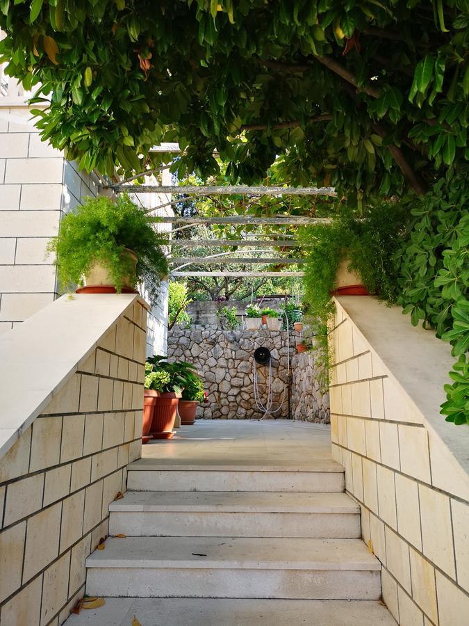 Apartments And Rooms Villa Mir Затон Екстериор снимка